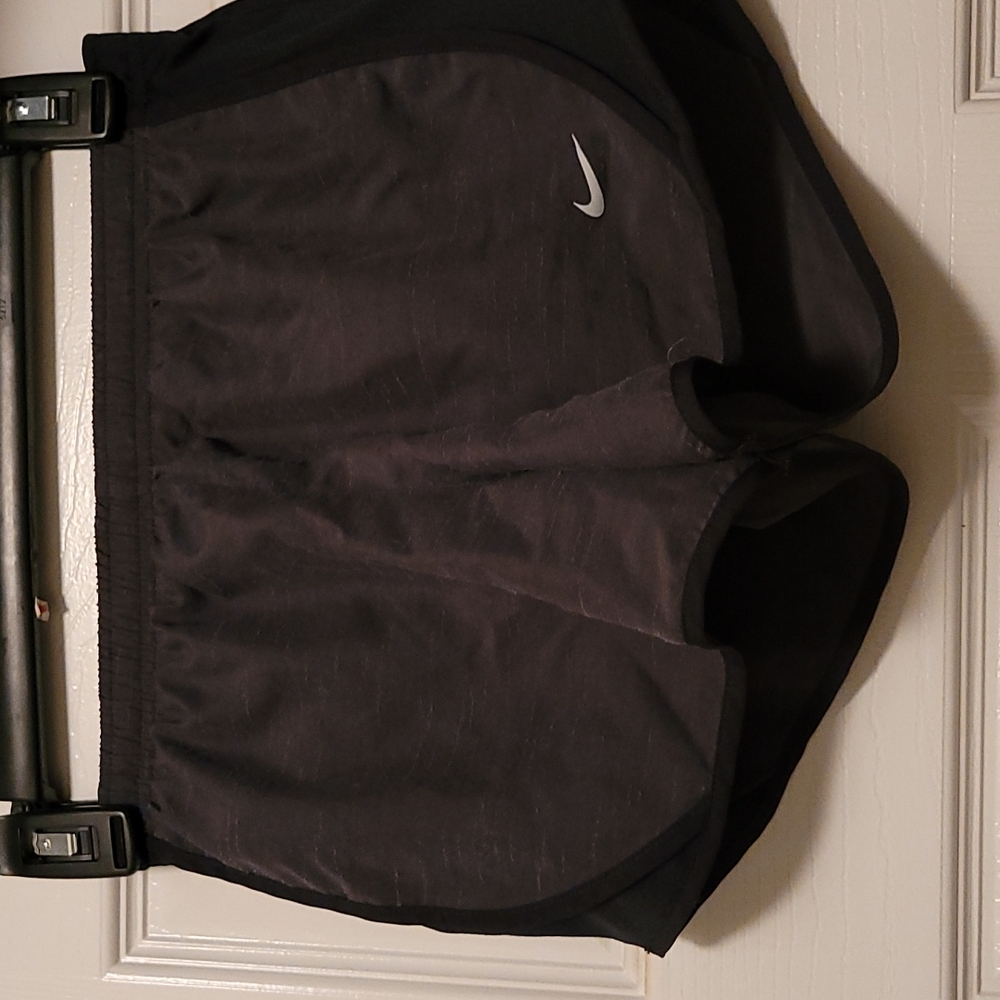 Nike girls running shorts size med